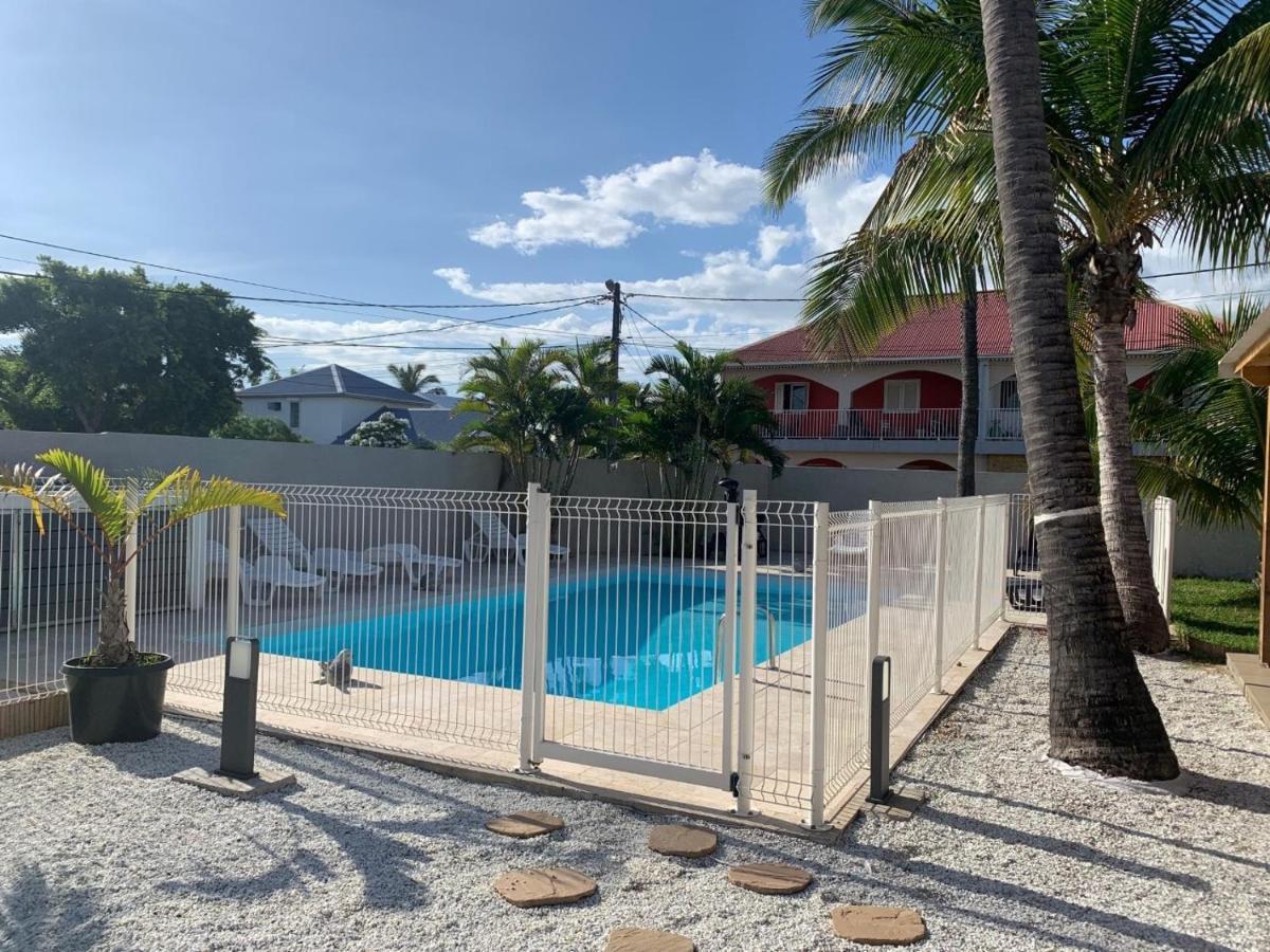 Вилла Le Nid Tropical, Piscine Chauffee L'Etang-Sale Экстерьер фото