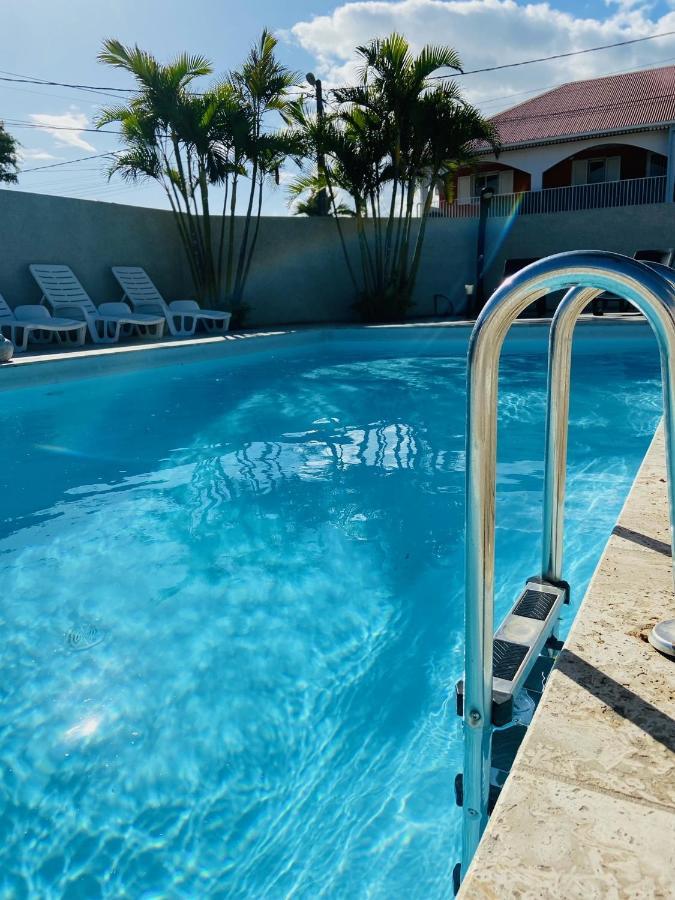 Вилла Le Nid Tropical, Piscine Chauffee L'Etang-Sale Экстерьер фото