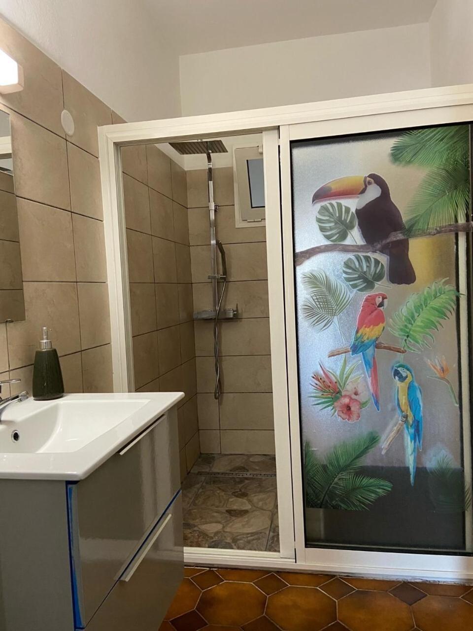 Вилла Le Nid Tropical, Piscine Chauffee L'Etang-Sale Номер фото